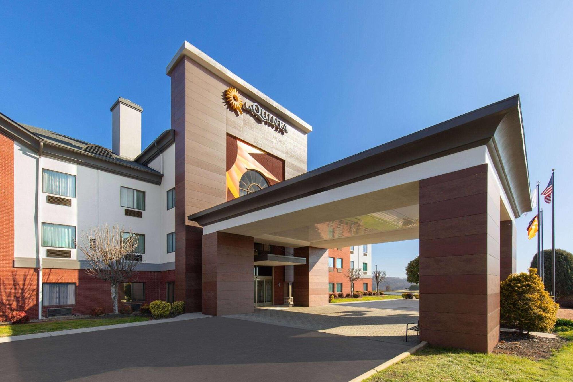 La Quinta By Wyndham Loudon Hotel Exterior photo