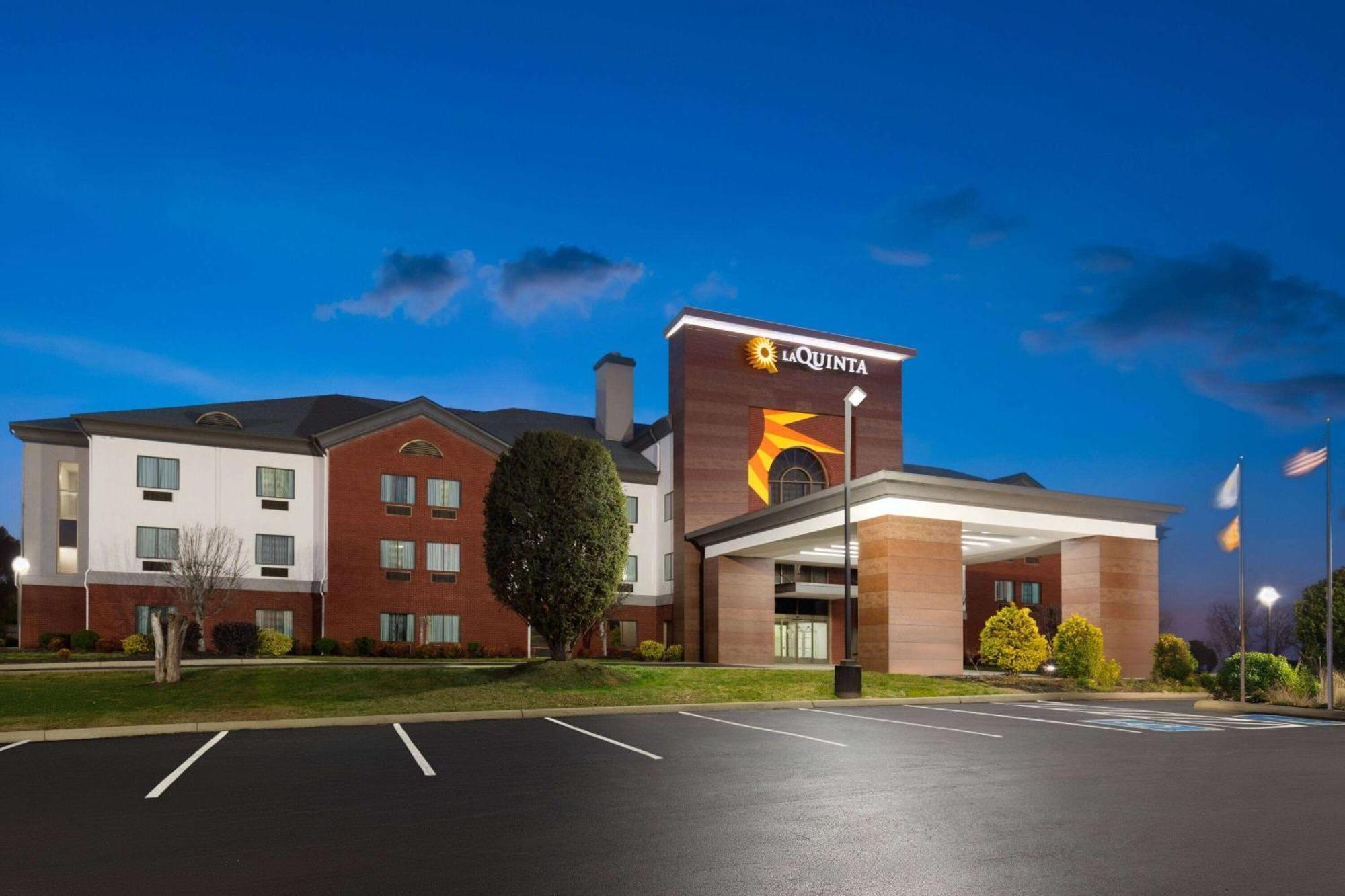La Quinta By Wyndham Loudon Hotel Exterior photo