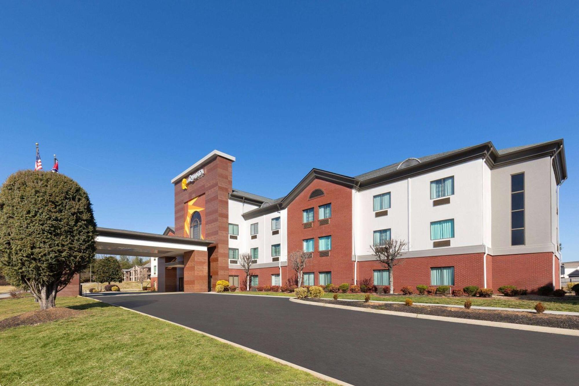 La Quinta By Wyndham Loudon Hotel Exterior photo