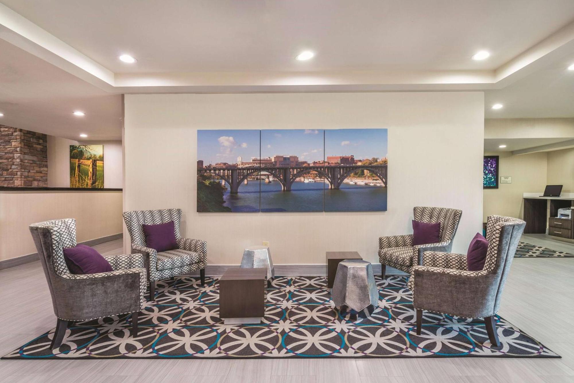 La Quinta By Wyndham Loudon Hotel Exterior photo