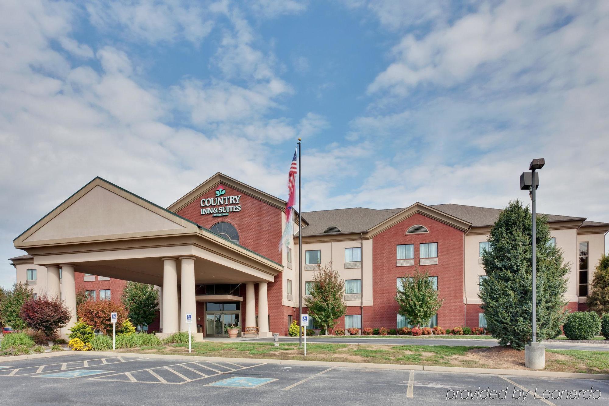 La Quinta By Wyndham Loudon Hotel Exterior photo