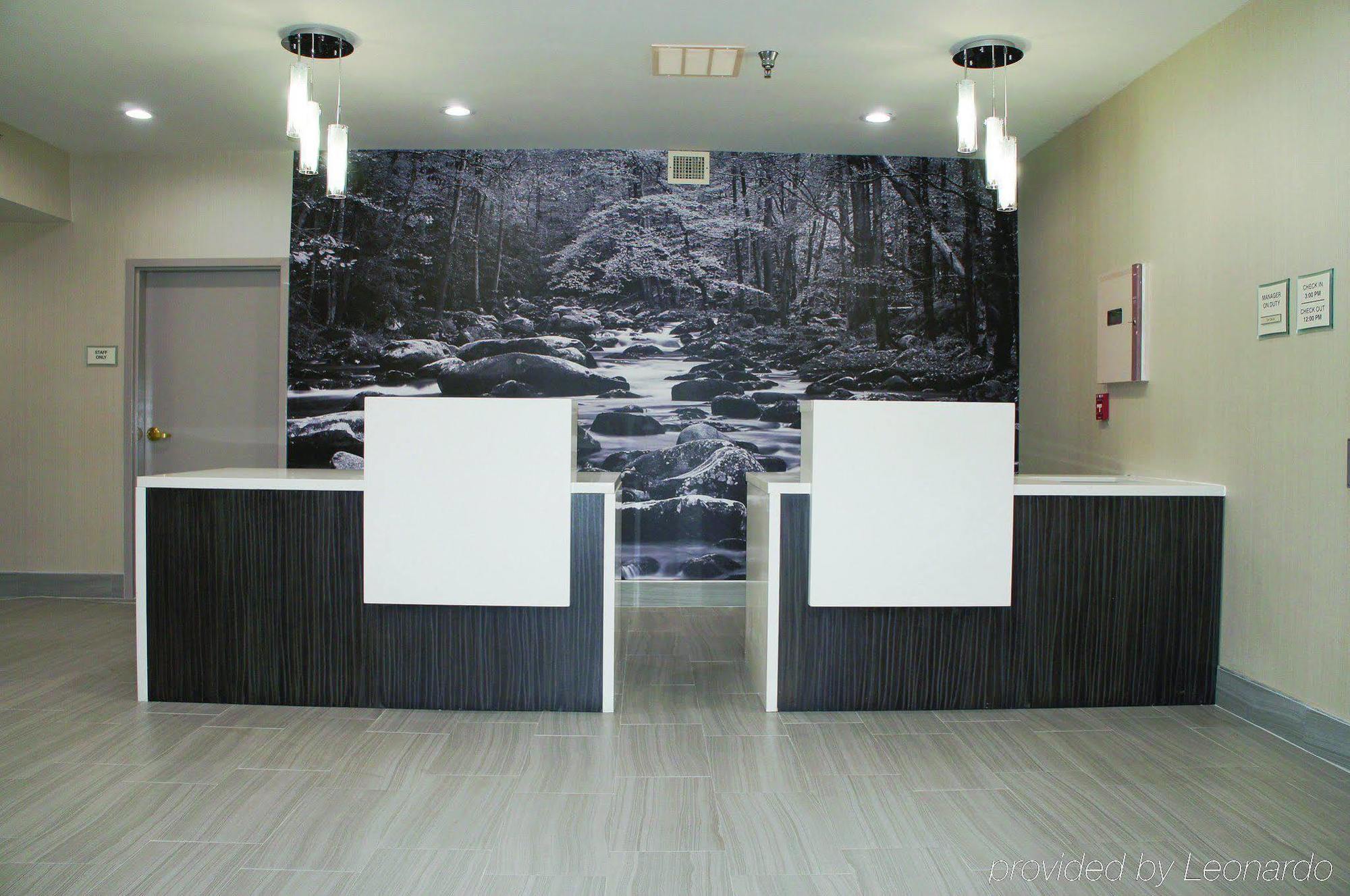 La Quinta By Wyndham Loudon Hotel Exterior photo