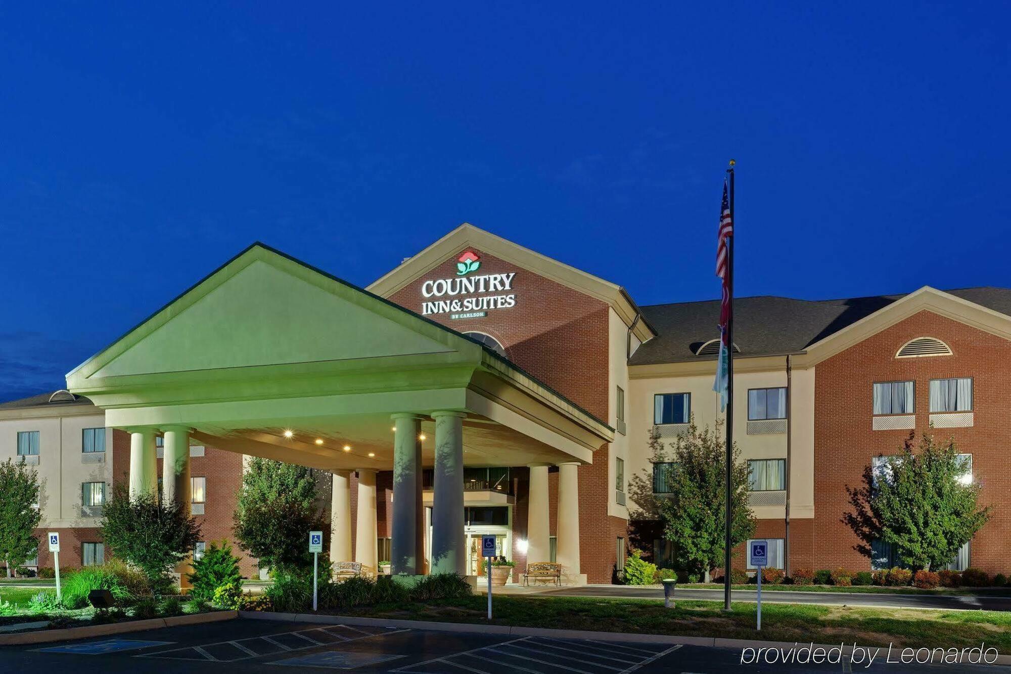 La Quinta By Wyndham Loudon Hotel Exterior photo