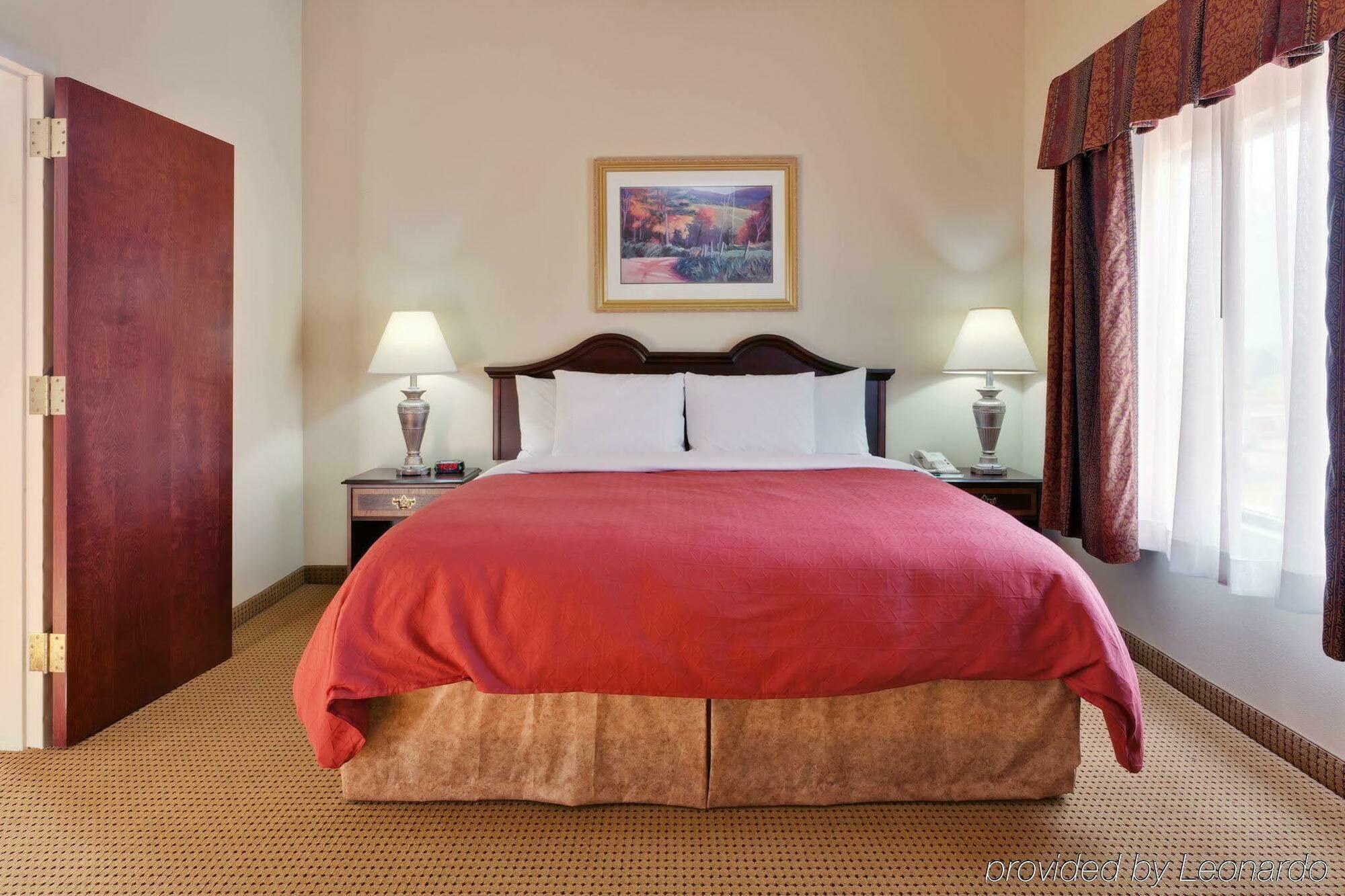 La Quinta By Wyndham Loudon Hotel Exterior photo